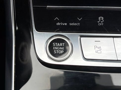 Used 2022 Audi Q8 Prestige AWD/4WD image 45