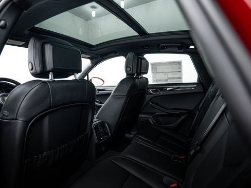 Certified 2026 Porsche Macan image 23