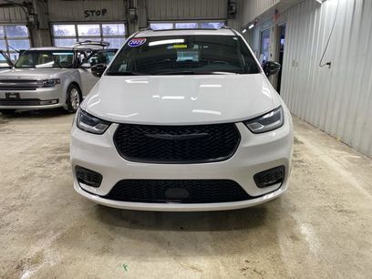 Used 2025 Chrysler Pacifica Limited