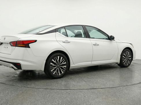 Used 2025 Nissan Altima 2.5 SV image 9