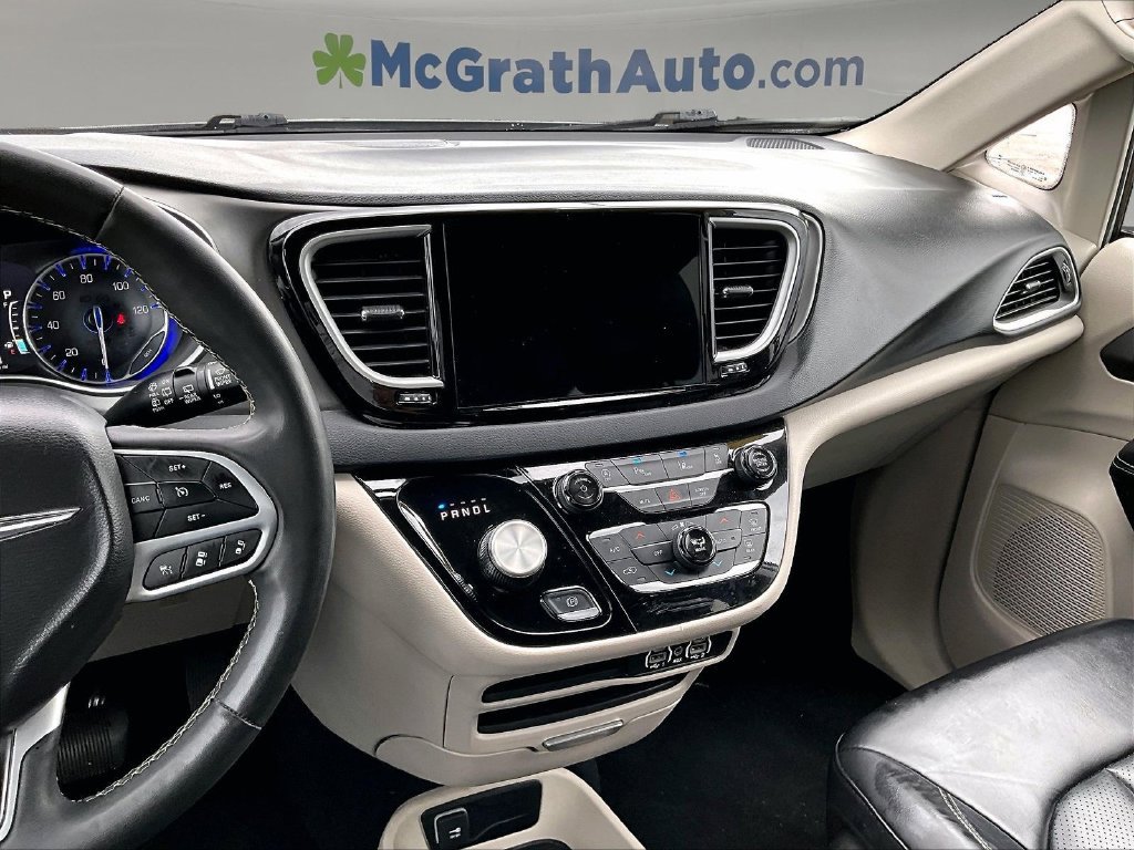 Used 2023 Chrysler Pacifica Touring-L FWD image 11