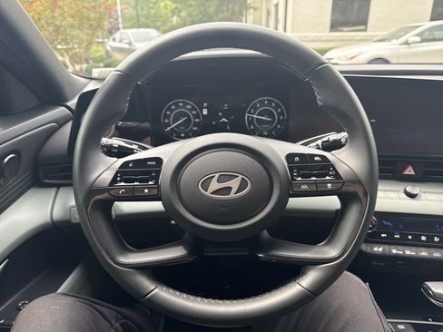 Used 2025 Hyundai Elantra Limited w/ Cargo Package FWD image 18