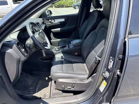 Used 2021 Volvo XC40 T5 Momentum w/ Premium Package AWD/4WD image 5