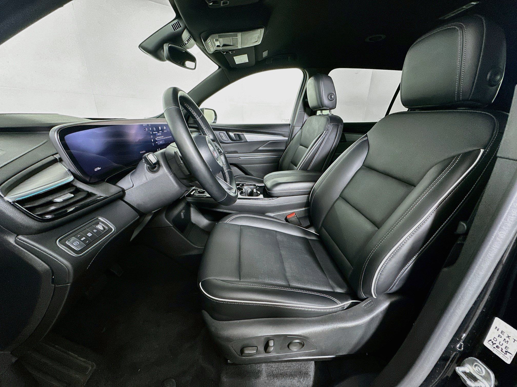 Used 2025 Buick Enclave Preferred FWD image 13