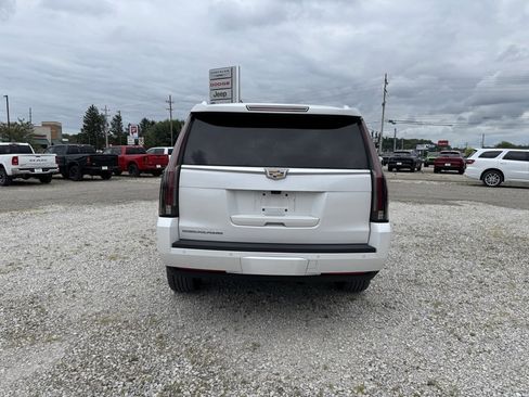 Used 2018 Cadillac Escalade Platinum image 4
