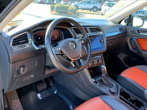 Used 2019 Volkswagen Tiguan SEL Premium image 17