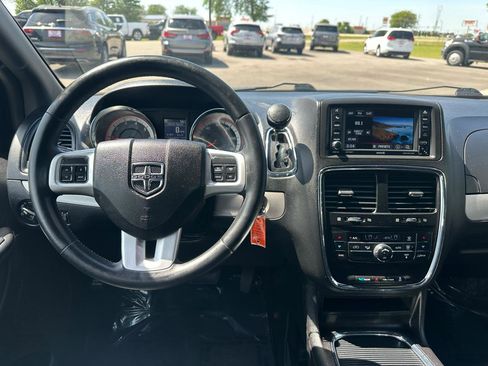 Used 2016 Dodge Grand Caravan R/T FWD image 3