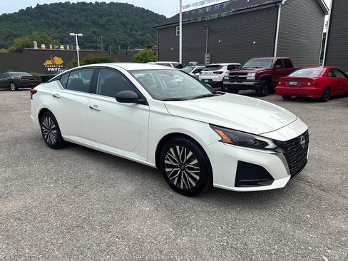Used 2025 Nissan Altima 2.5 SV FWD image 7