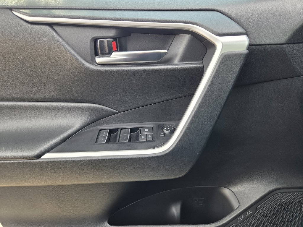 Used 2024 Toyota RAV4 XLE FWD image 18