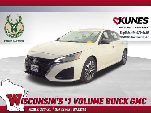 Used 2024 Nissan Altima 2.5 SV image 1