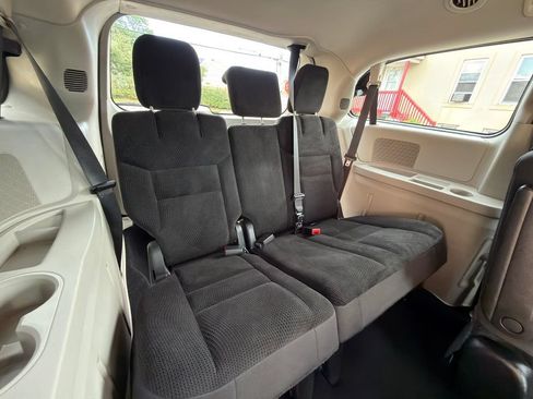 Used 2019 Dodge Grand Caravan SE w/ UConnect Hands-Free Group FWD image 23