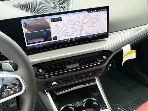 New 2026 BMW 330i Sedan w/ M Sport Package image 28