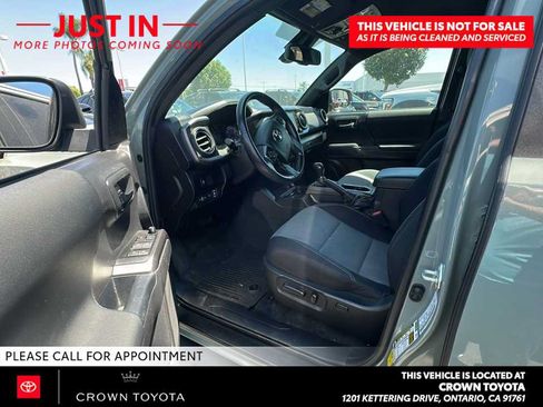 Used 2023 Toyota Tacoma TRD Off-Road w/ Black Out Package (TMS) AWD/4WD image 9