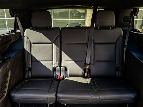 Used 2022 Chevrolet Tahoe LT w/ Luxury Package image 34