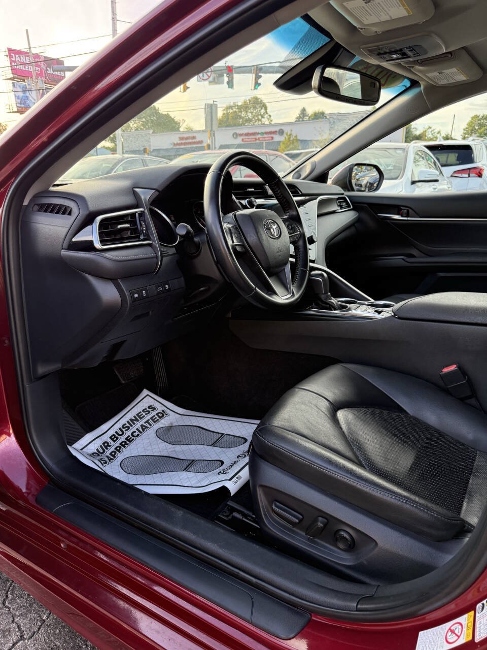 Used 2018 Toyota Camry XSE FWD image 9