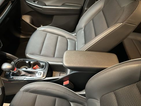 Used 2023 Chevrolet TrailBlazer RS w/ Technology Package image 35