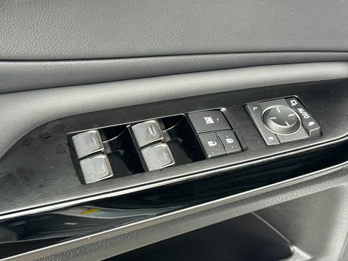 Used 2025 Lexus ES 300h w/ Premium Package image 17