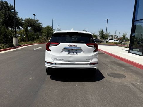Used 2022 GMC Terrain Denali w/ Denali Premium Package AWD/4WD image 7