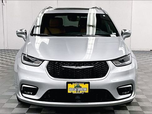Used 2022 Chrysler Pacifica Pinnacle FWD image 4