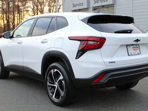 Used 2024 Chevrolet Trax RS w/ Driver Confidence Package image 8