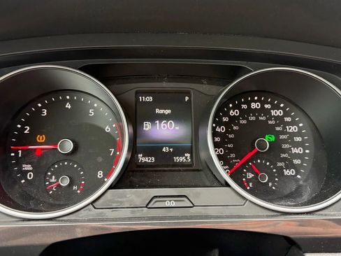 Used 2018 Volkswagen Tiguan SE w/ Panoramic Sunroof Package image 30