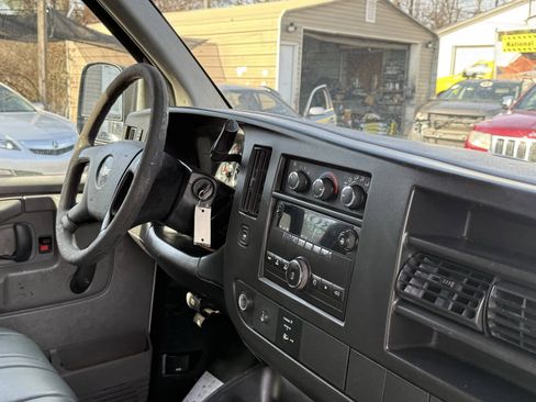 Used 2012 Chevrolet Express 2500 RWD image 11