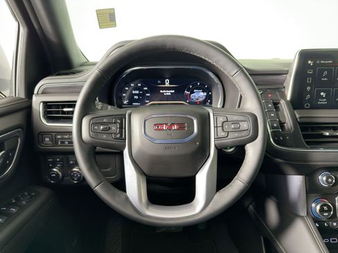 Used 2024 GMC Yukon SLT w/ SLT Luxury Package image 20