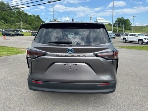 Used 2023 Toyota Sienna LE FWD image 16