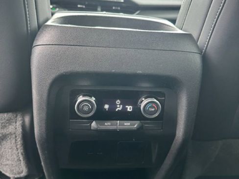 Used 2025 Buick Enclave Preferred FWD image 22
