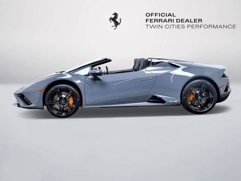 Used 2021 Lamborghini Huracan EVO image 2