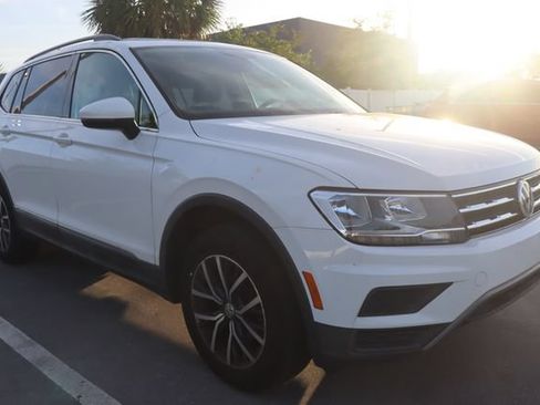 Used 2020 Volkswagen Tiguan SE FWD image 1