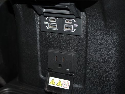 Used 2025 Jeep Wrangler Unlimited Sahara AWD/4WD image 33
