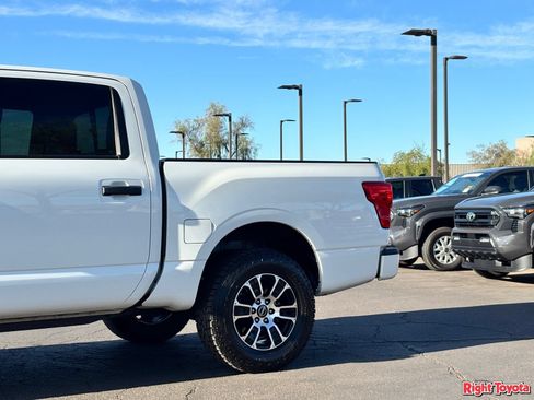 Used 2023 Nissan Titan SV AWD/4WD image 10