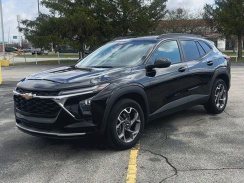 Certified 2025 Chevrolet Trax LT w/ Driver Confidence Package image 4