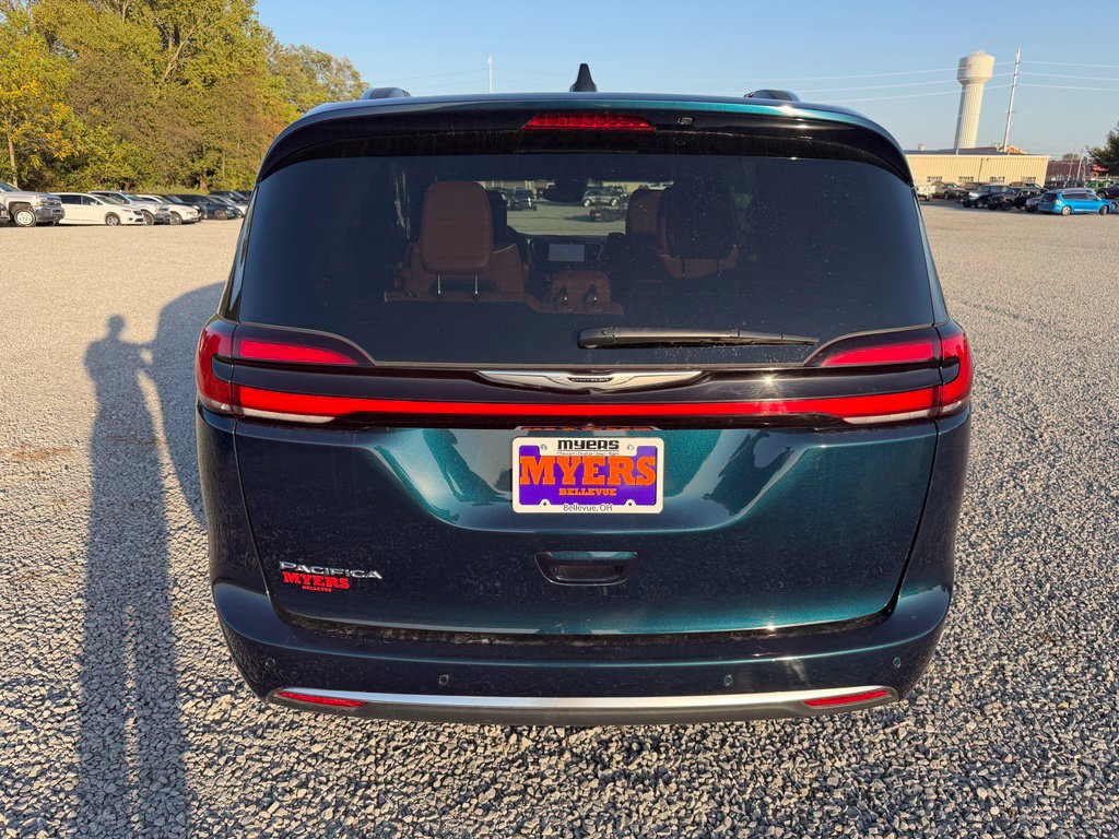 Used 2025 Chrysler Pacifica Pinnacle FWD image 34