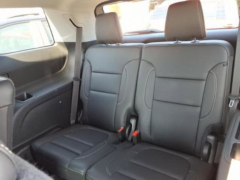 Certified 2023 GMC Acadia SLT AWD/4WD image 16