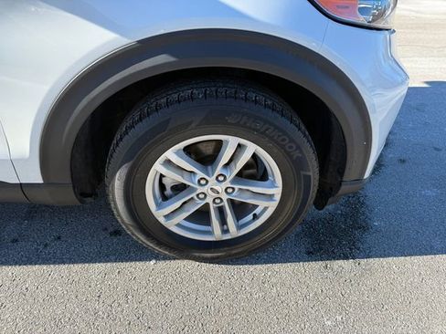 Used 2022 Ford Explorer XLT w/ Equipment Group 202A AWD/4WD image 29