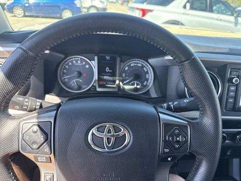 Used 2016 Toyota Tacoma SR5 w/ SR5 Appearance Package (SN) AWD/4WD image 33