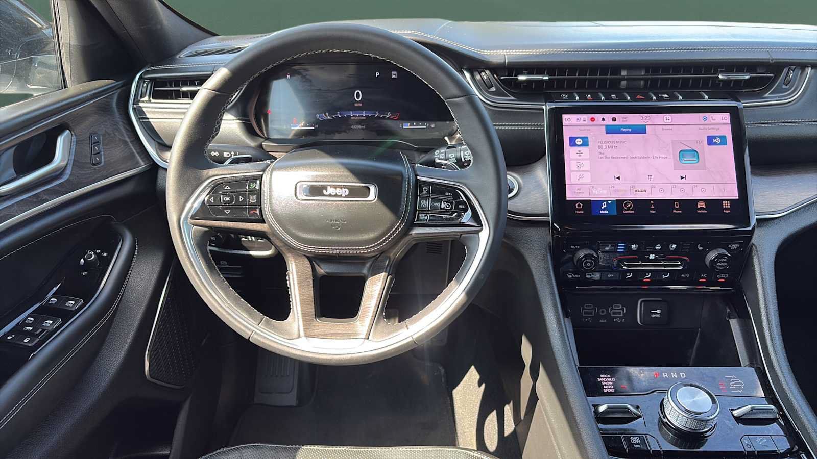 Used 2023 Jeep Grand Cherokee Overland AWD/4WD image 25