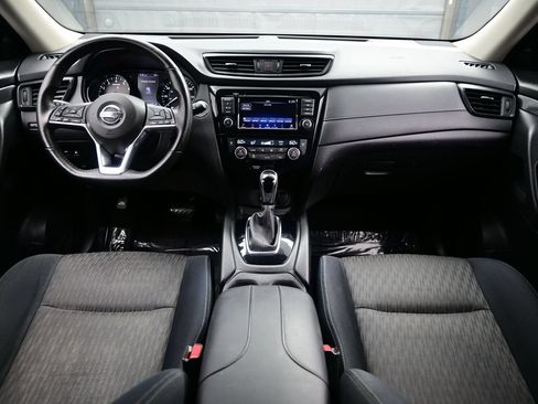 Used 2018 Nissan Rogue SV FWD image 17