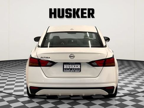 Used 2025 Nissan Altima 2.5 SV FWD image 4