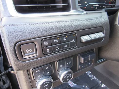 Used 2023 GMC Yukon XL Denali w/ Denali Reserve Package AWD/4WD image 18