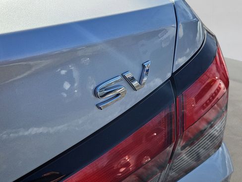 Used 2023 Nissan Versa SV image 4