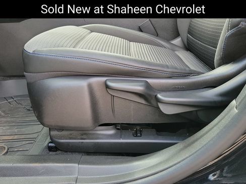 Used 2025 Chevrolet Trax LT w/ Driver Confidence Package FWD image 8