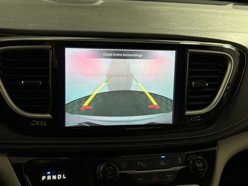 Used 2024 Chrysler Pacifica Limited image 19