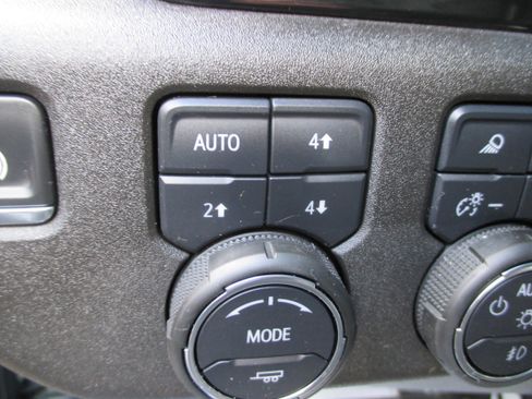 Used 2025 Chevrolet Silverado 2500 LTZ w/ LTZ Plus Package image 21