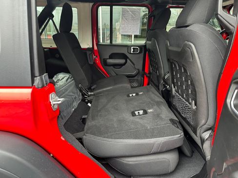 Used 2018 Jeep Wrangler Unlimited Rubicon image 34