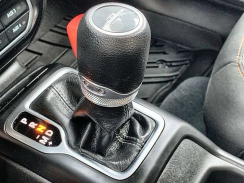 Used 2024 Jeep Gladiator Mojave w/ Safety Group AWD/4WD image 26