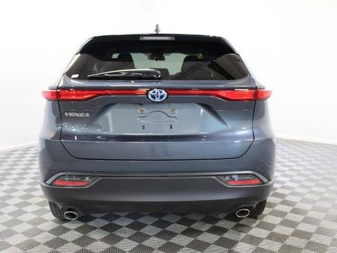 Used 2024 Toyota Venza LE AWD/4WD image 5