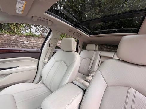 Used 2015 Cadillac SRX Luxury w/ Driver Awareness Package FWD image 28